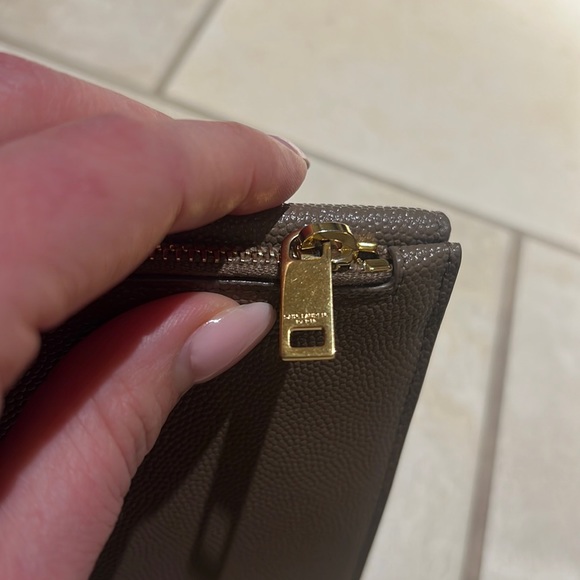 Authentic YSL Uptown large flap wallet in grain de poudre embossed leather WOC - Picture 11 of 14